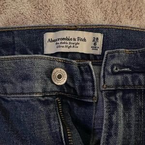 Abercrombie & Fitch Ankle Straight Ultra High Rise, 28 short